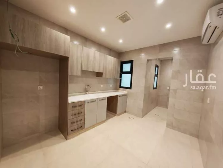 Floor for Rent in Riyadh Al Olaya 8