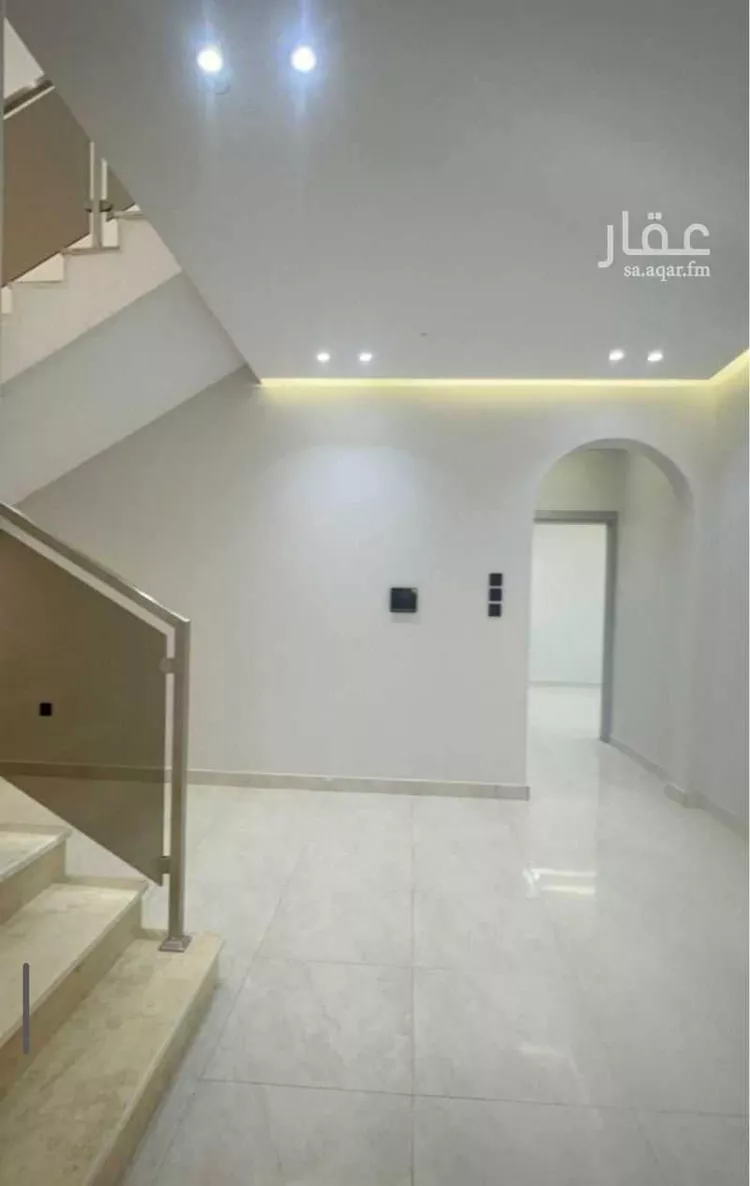 فيلا للبيع في شارع عبدالله ابن ابي ميسرة ، حي المطار ، المدينة المنورة ، منطقة المدينة المنورة صورة 2