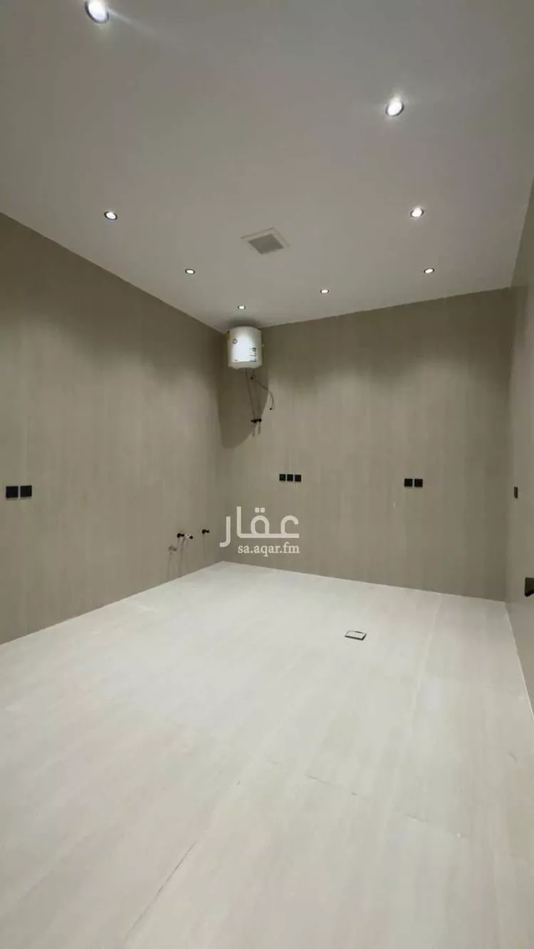 Floor for Sale in Riyadh Al Uraija Al Gharbiyah