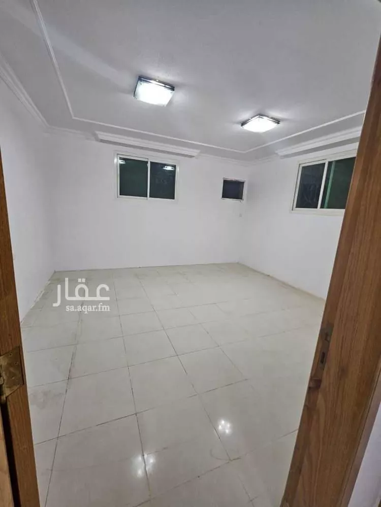فيلا للإيجار في شارع الرايس, حي ظهرة البديعة, مدينة الرياض, منطقة الرياض صورة 4