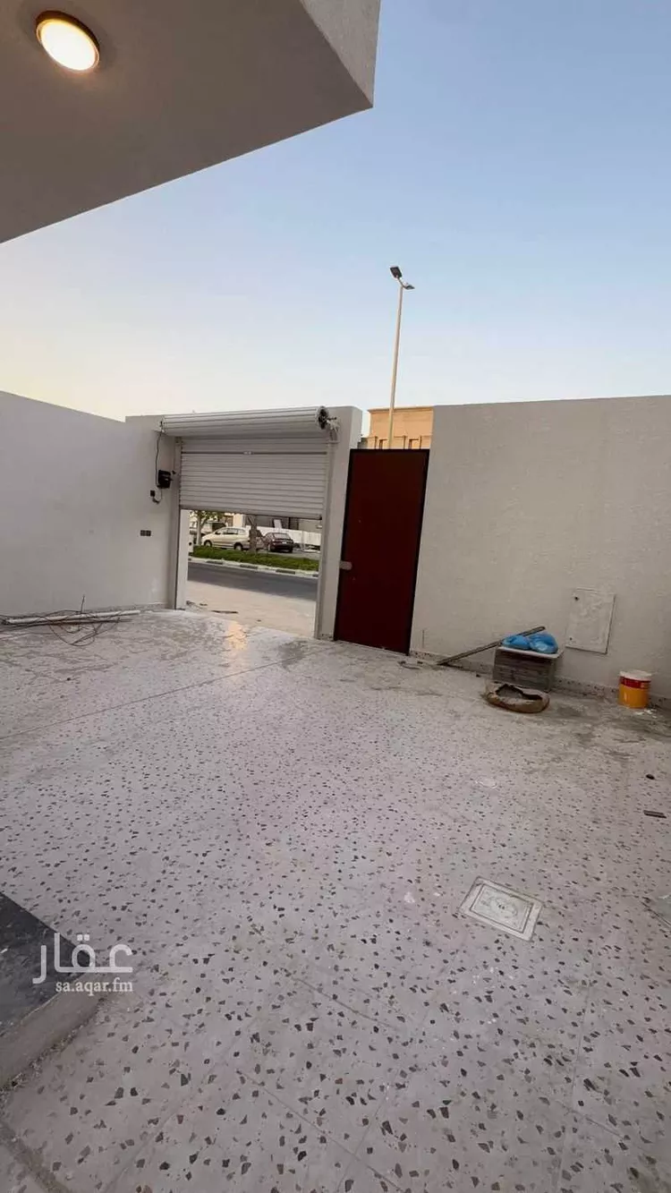 فيلا للبيع في شارع علي العامري, حي بدر, مدينة الدمام, المنطقة الشرقية صورة 2