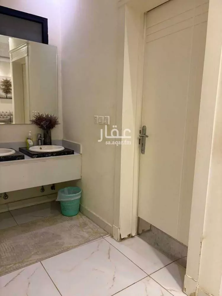 فيلا للبيع في شارع تميم الداري, حي شبرا, مدينة الرياض, منطقة الرياض صورة 2