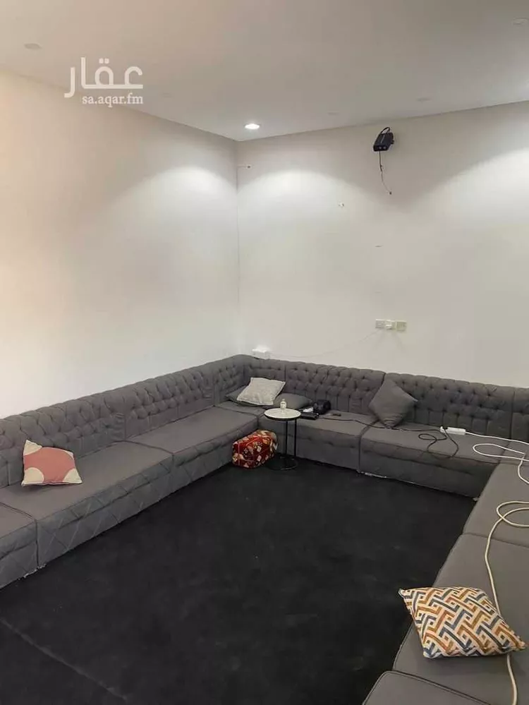 استراحة للبيع في شارع الشعب الاعلى ، حي عريض ، الرياض ، منطقة الرياض