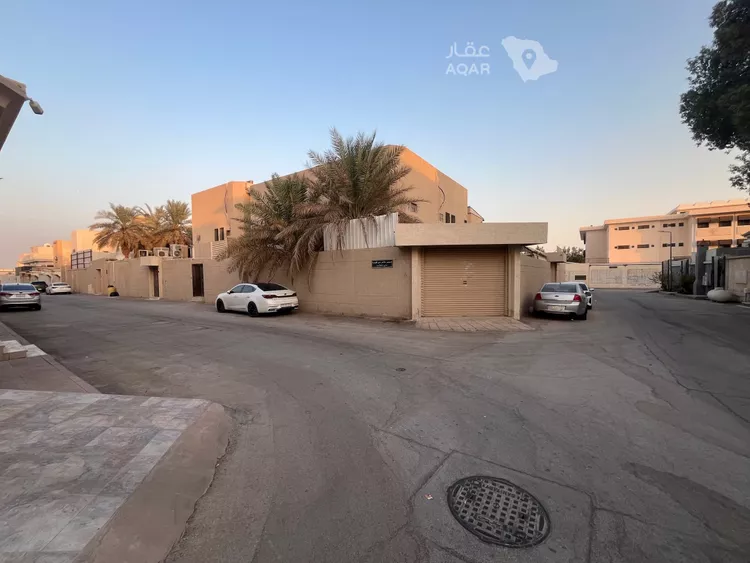 فيلا للبيع في شارع عبدالرحمن بن مهنا, حي سلطانة, مدينة الرياض, منطقة الرياض 4