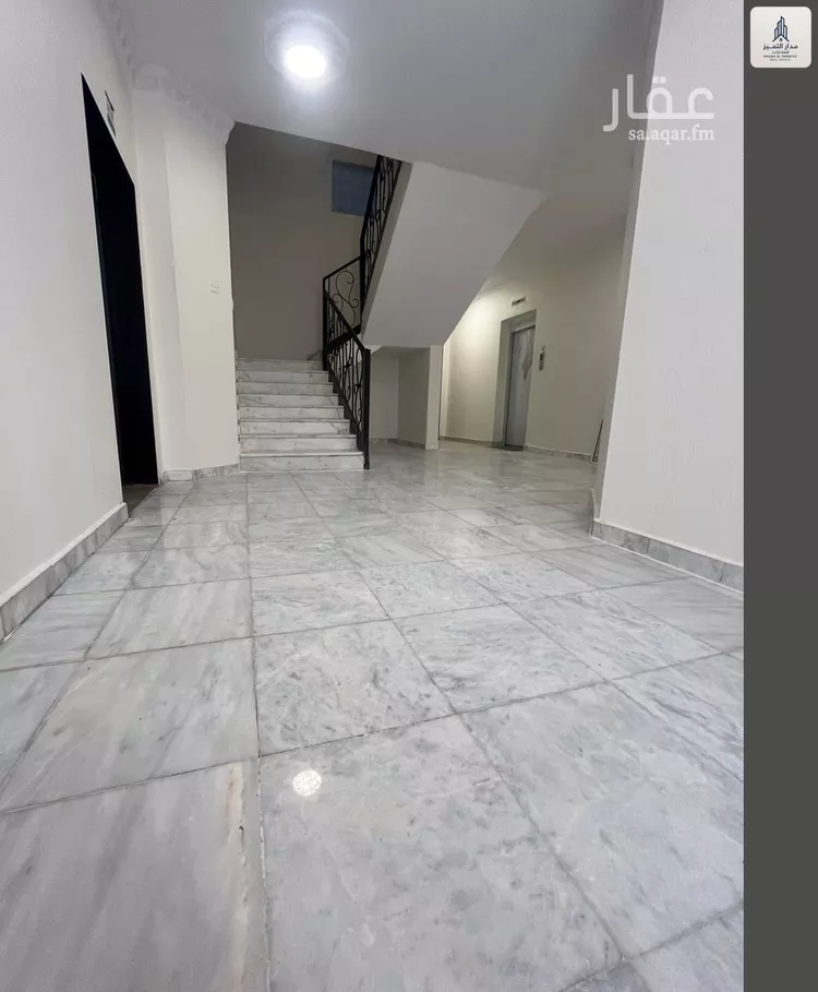 عمارة للإيجار في شارع عبدالرحمن بن عودان, حي العزيزية, مدينة الرياض, منطقة الرياض صورة 2