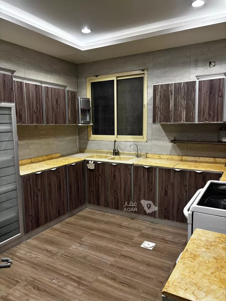 Floor for Rent in Riyadh Al Yarmouk 25
