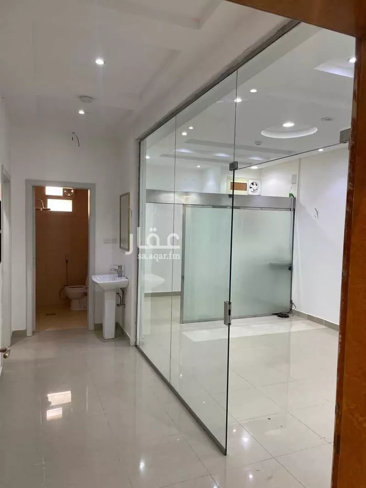 مكتب تجاري للإيجار في شارع الملك عبدالعزيز ابن عبدالرحمن سعود, حي الخالدية, مدينة الدرعية, منطقة الرياض صورة 3