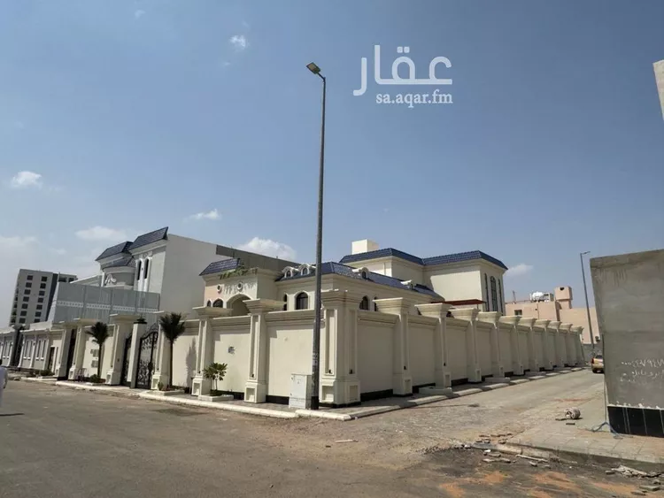 فيلا للبيع في شارع عبدالرحمن ابن دينار, حي الاناهي, مدينة المدينة المنورة, منطقة المدينة المنورة