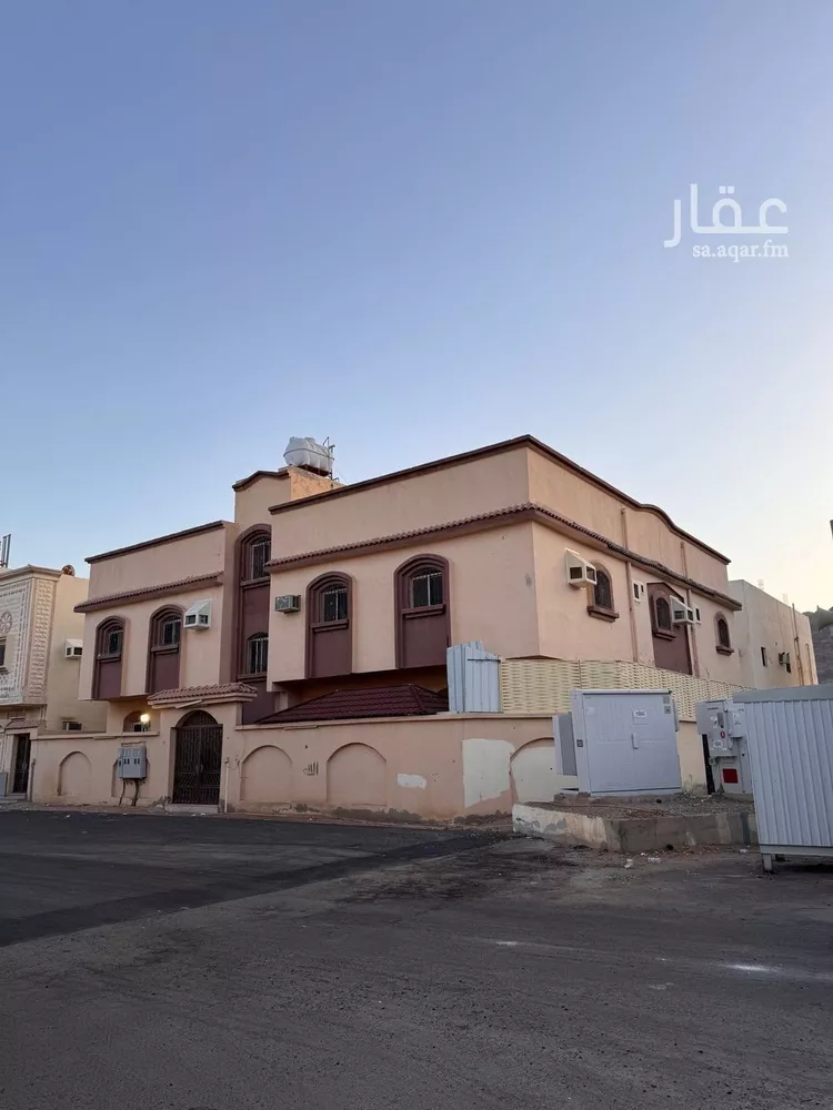 فيلا للبيع في شارع عبدالخالق ابن منصور, حي المطار, مدينة المدينه المنوره, منطقة المدينة المنورة صورة 2