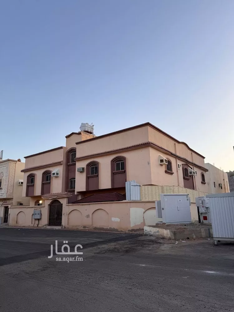 فيلا للبيع في شارع عبدالخالق ابن منصور, حي المطار, مدينة المدينه المنوره, منطقة المدينة المنورة صورة 3