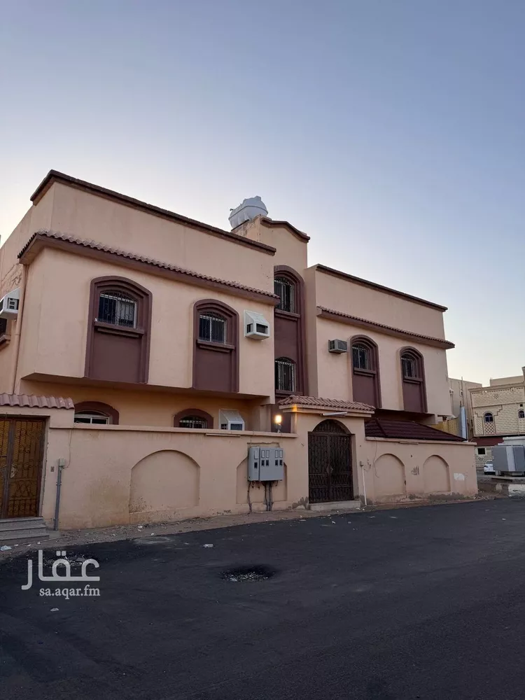 فيلا للبيع في شارع عبدالخالق ابن منصور, حي المطار, مدينة المدينه المنوره, منطقة المدينة المنورة صورة 4