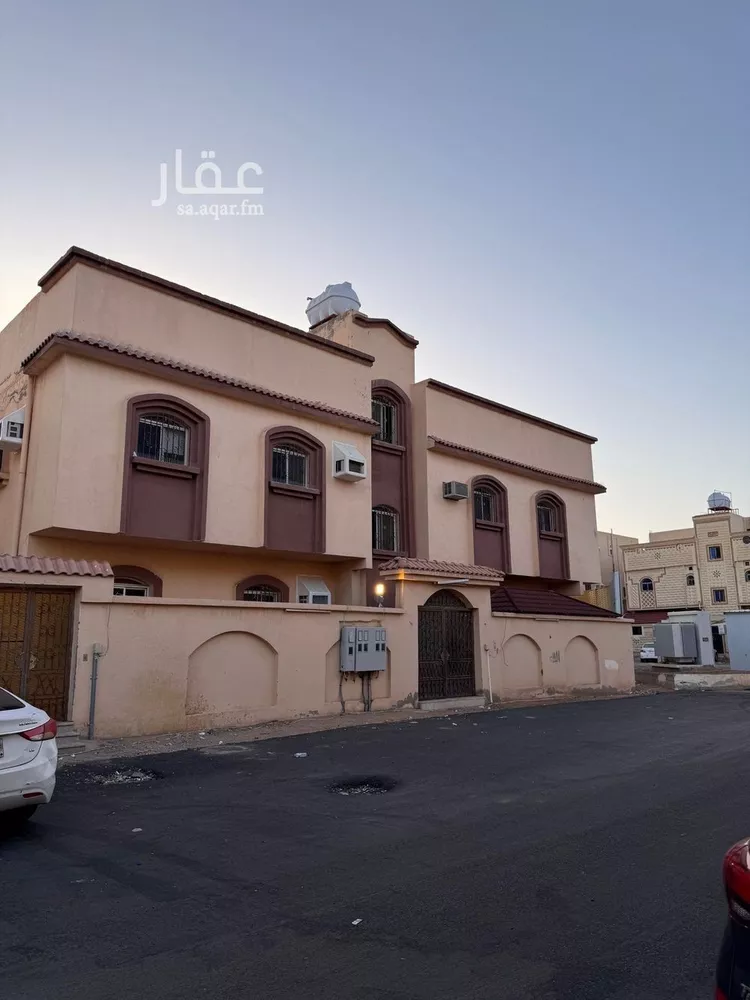 فيلا للبيع في شارع عبدالخالق ابن منصور, حي المطار, مدينة المدينه المنوره, منطقة المدينة المنورة