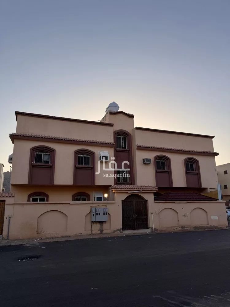 فيلا للبيع في شارع عبدالخالق ابن منصور, حي المطار, مدينة المدينه المنوره, منطقة المدينة المنورة صورة 2