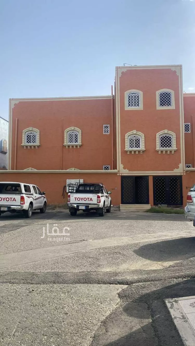 عمارة للبيع في شارع 115 الروابي, حي الروابي, مدينة أبها, منطقة عسير صورة 2