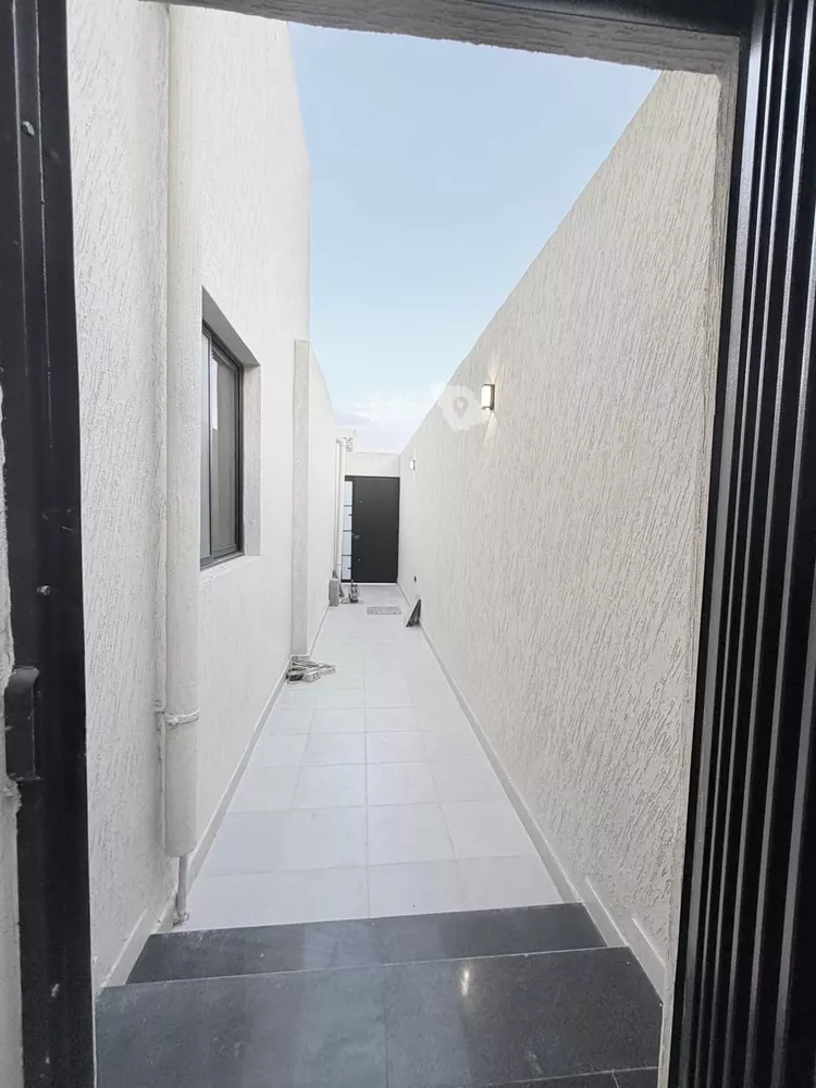 Floor for Sale in Medina Warqan 3