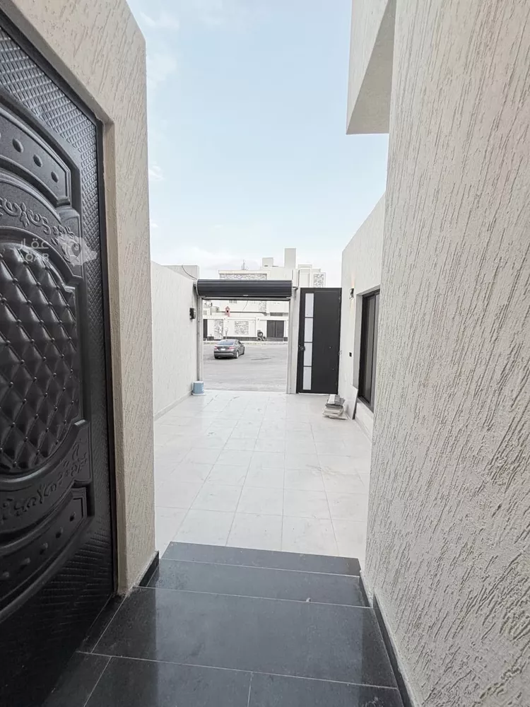 Floor for Sale in Medina Warqan 4