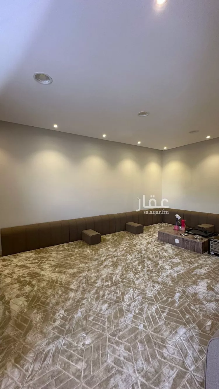 فيلا للإيجار في شارع عبادة بن الصامت, حي المروج, مدينة عنيزة, منطقة القصيم صورة 3