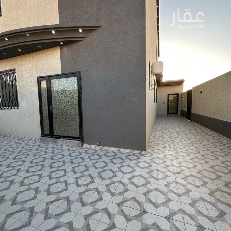فيلا للإيجار في شارع الملك سعود بن عبدالعزيز, حي الصالحية, مدينة عنيزه, منطقة القصيم صورة 3