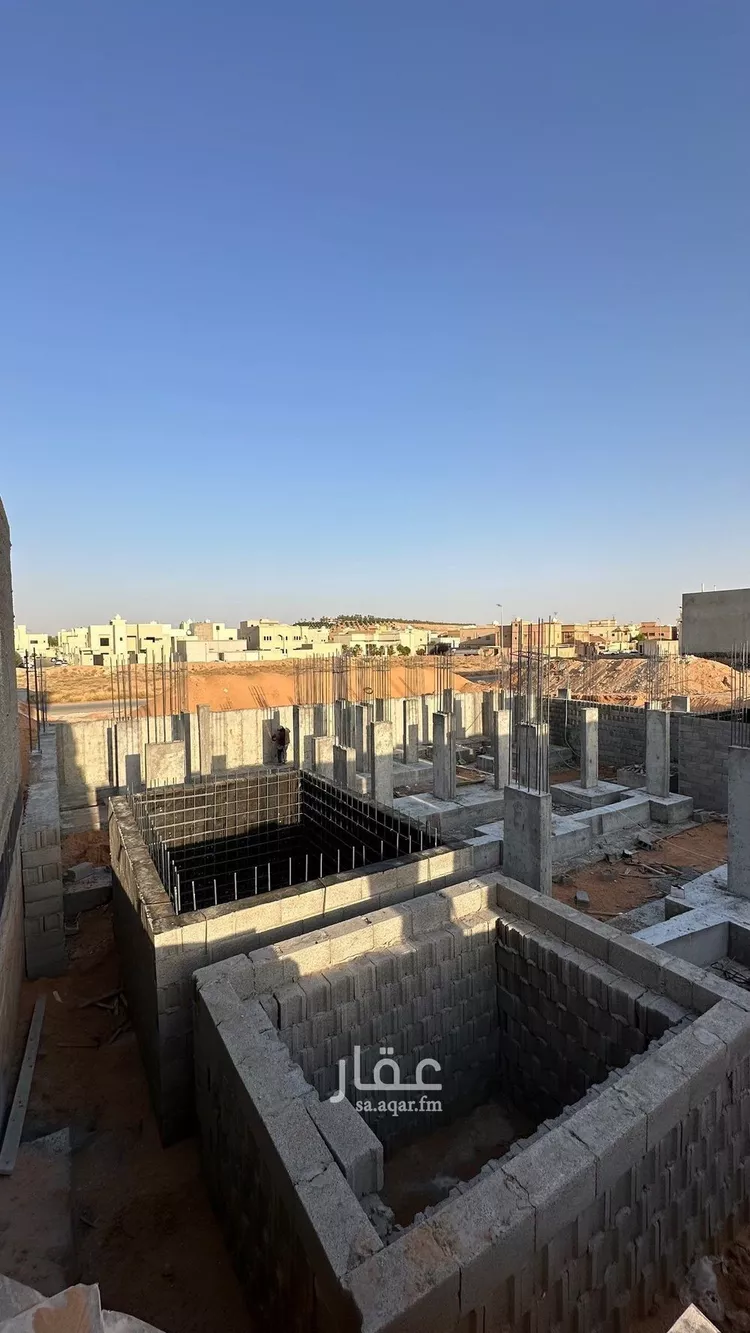 فيلا للبيع في شارع المبارك بن الأثير, حي الخالدية, مدينة عنيزه, منطقة القصيم