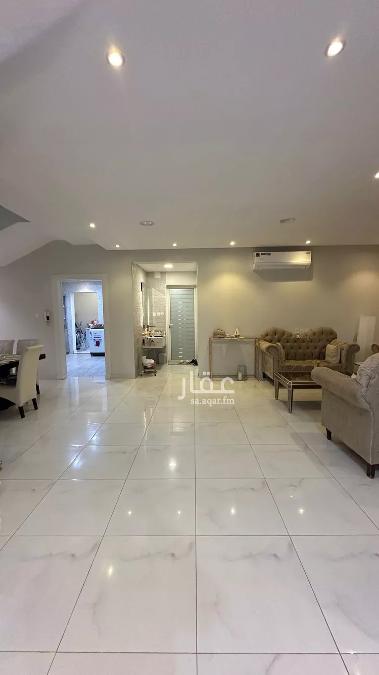 فيلا للإيجار في شارع عبادة بن الصامت, حي المروج, مدينة عنيزة, منطقة القصيم صورة 4