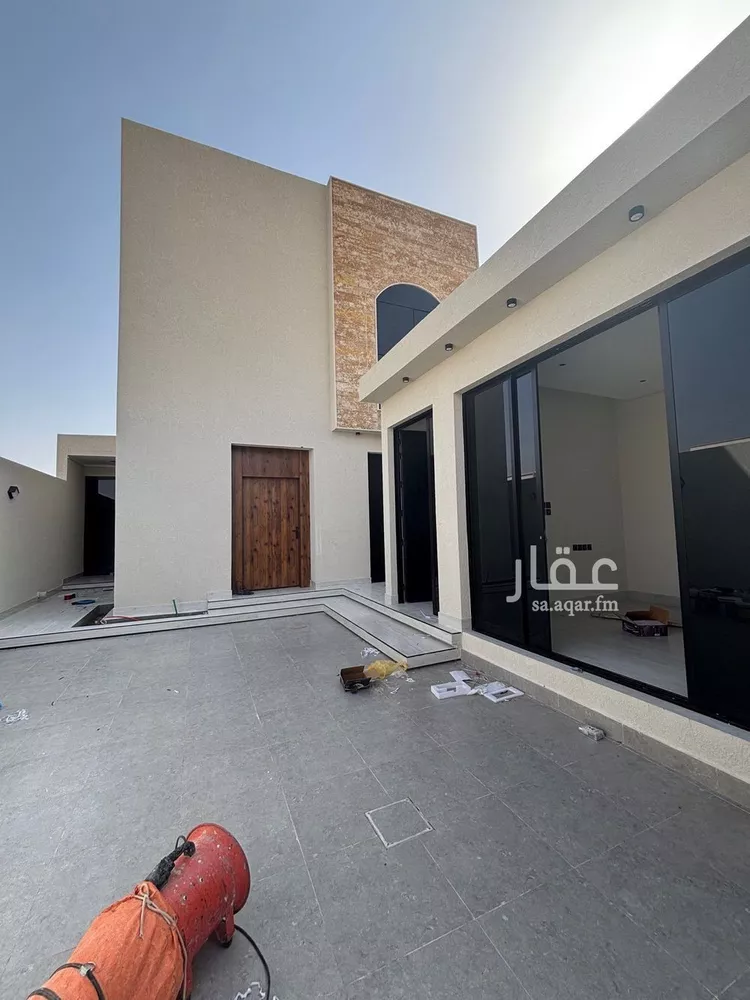 فيلا للبيع في شارع عايد بن دغيم بن عوض الحربي, حي الملك فهد, مدينة عنيزة, منطقة القصيم صورة 2