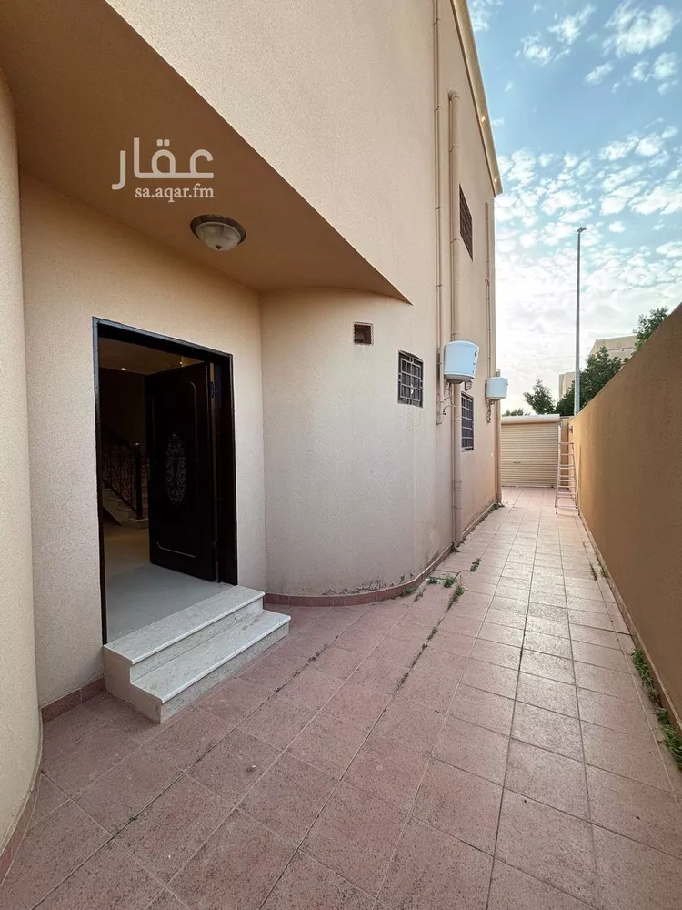 فيلا للإيجار في شارع إسماعيل بن مسلم, حي الفاخرية, مدينة عنيزة, منطقة القصيم صورة 4