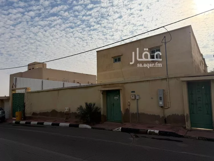 عمارة للبيع في شارع الجربوع, حي الديرة, مدينة البكيرية, منطقة القصيم
