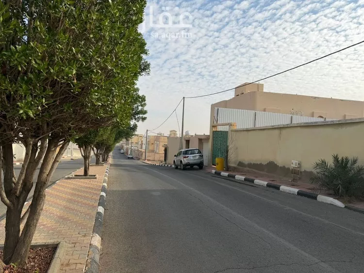 عمارة للبيع في شارع الجربوع, حي الديرة, مدينة البكيرية, منطقة القصيم صورة 2