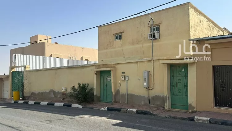 عمارة للبيع في شارع الجربوع, حي الديرة, مدينة البكيرية, منطقة القصيم