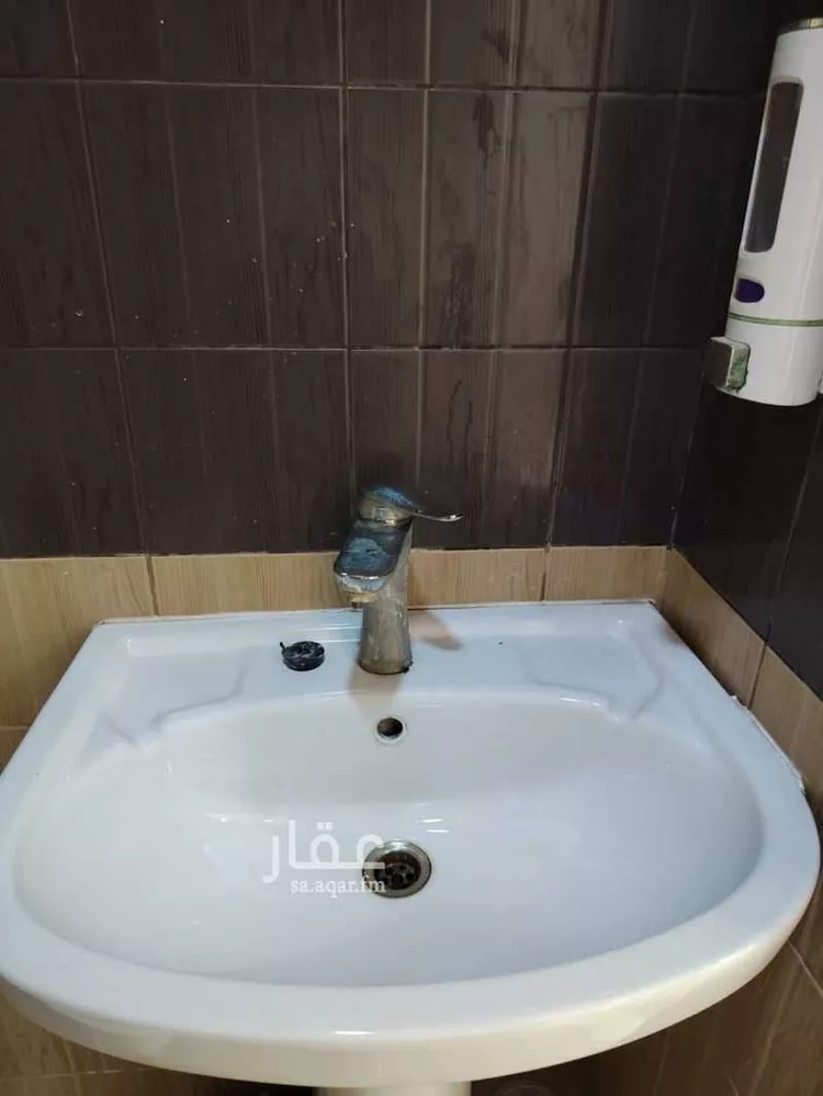 مكتب تجاري للإيجار في شارع طريق الملك عبدالعزيز, حي العزيزية, مدينة الدمام, المنطقة الشرقية 6