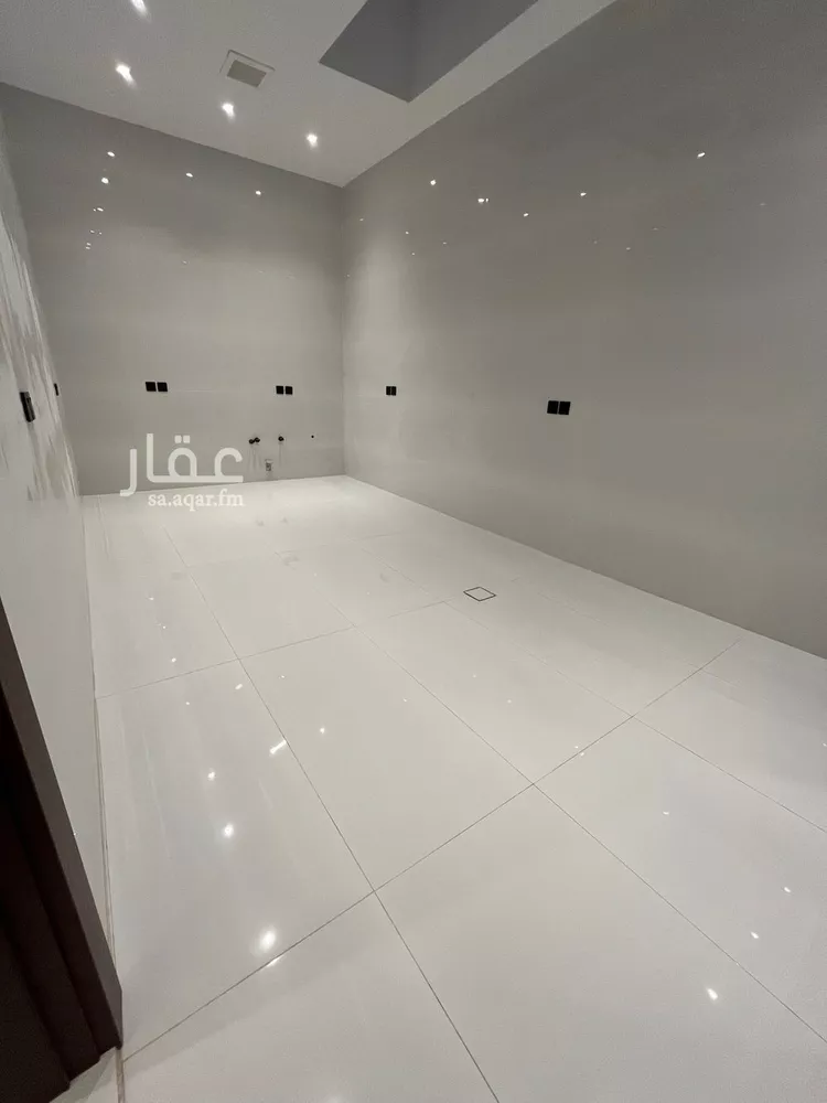 فيلا للبيع في شارع أحمد بن محمد القريمي, حي المهدية, مدينة الرياض, منطقة الرياض صورة 2