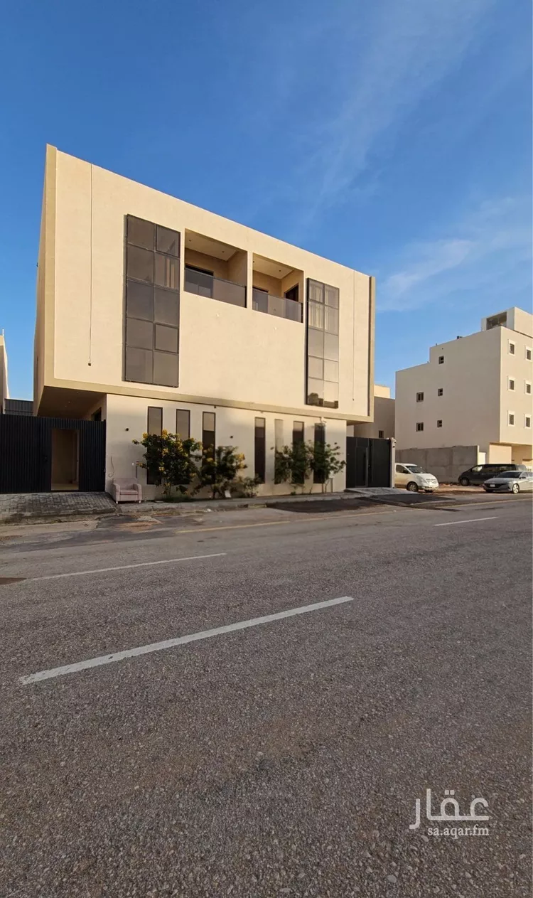 فيلا للبيع في شارع أحمد بن علي الشوائطي, حي المهدية, مدينة الرياض, منطقة الرياض 1 صورة