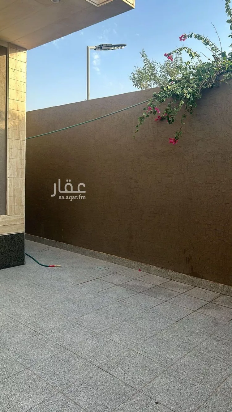 فيلا للبيع في شارع عبدالرحمن بن حسن الفتني, حي المهدية, مدينة الرياض, منطقة الرياض صورة 2