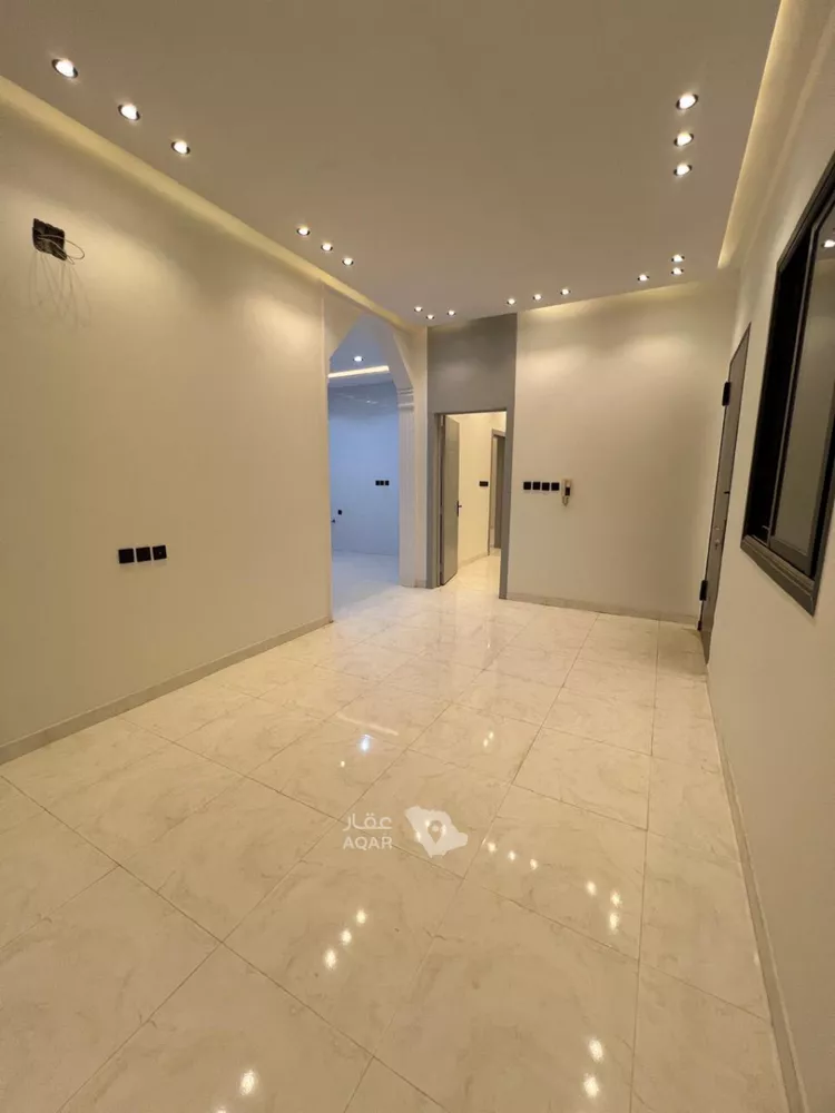 Floor for Sale in Riyadh Okaz 8