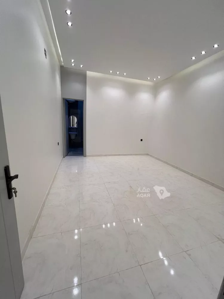 Floor for Sale in Riyadh Okaz 16