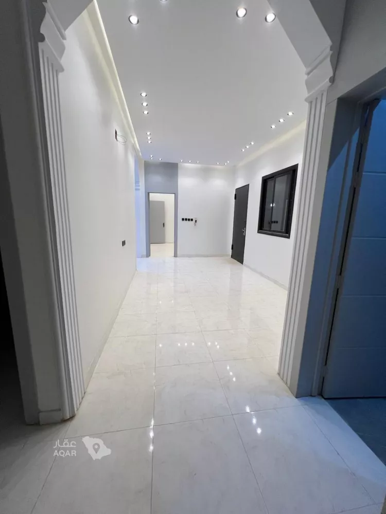 Floor for Sale in Riyadh Okaz 13