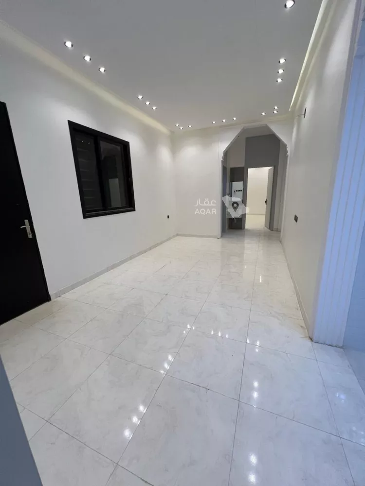 Floor for Sale in Riyadh Okaz 15