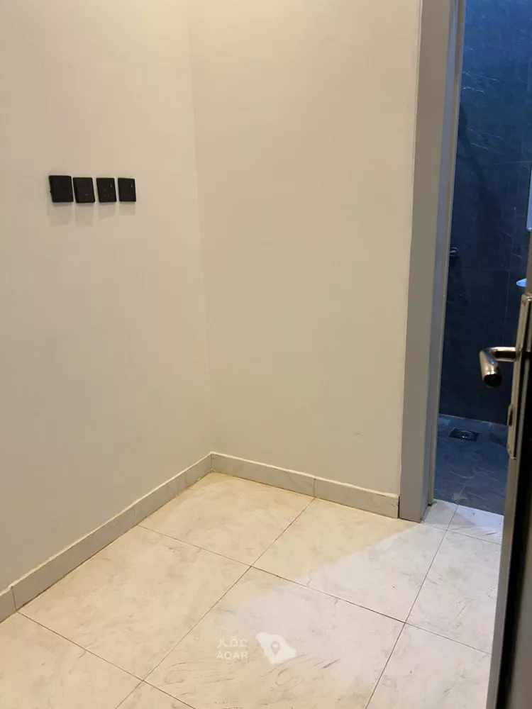 Floor for Sale in Riyadh Okaz 2