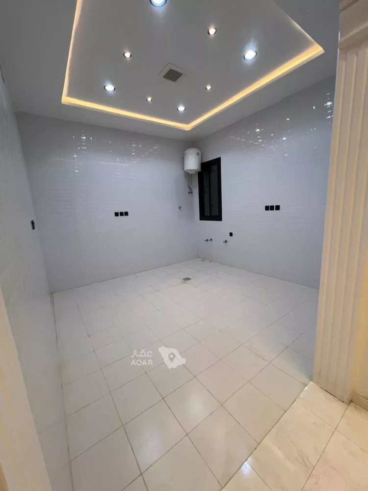Floor for Sale in Riyadh Okaz 14