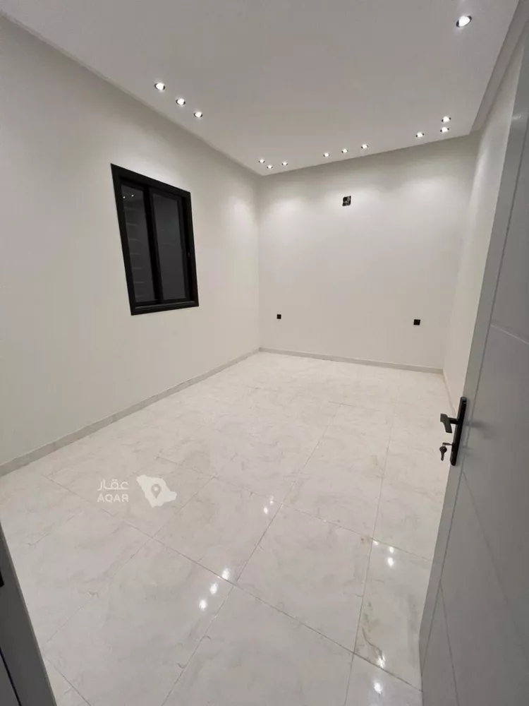 Floor for Sale in Riyadh Okaz 4