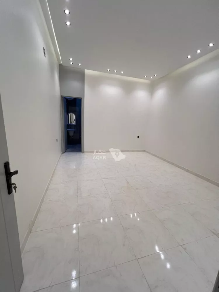 Floor for Sale in Riyadh Okaz 9