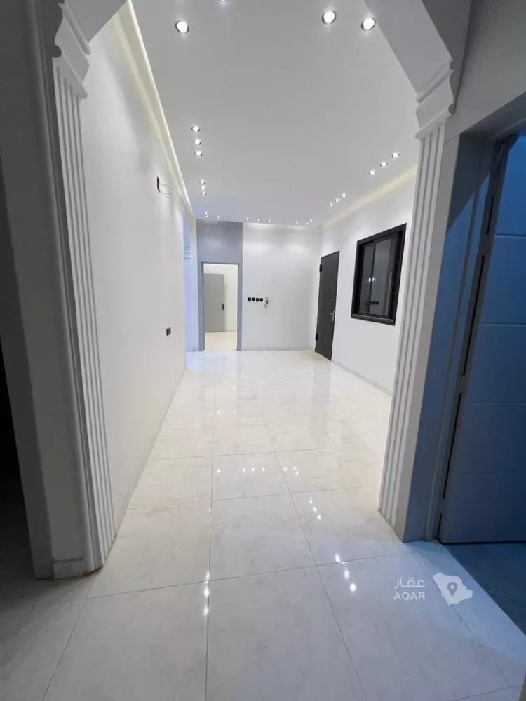 Floor for Sale in Riyadh Okaz 7