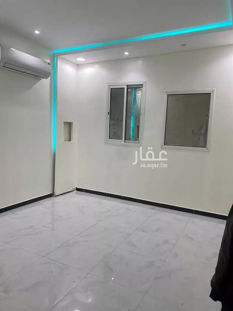فيلا للبيع في شارع عمر مكرم, حي الرمال, مدينة الرياض, منطقة الرياض 11