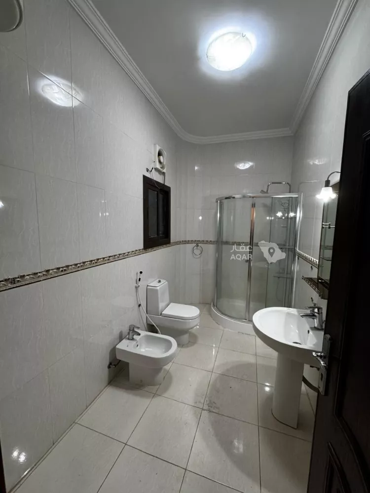 Floor for Rent in Jeddah Al Basateen 8