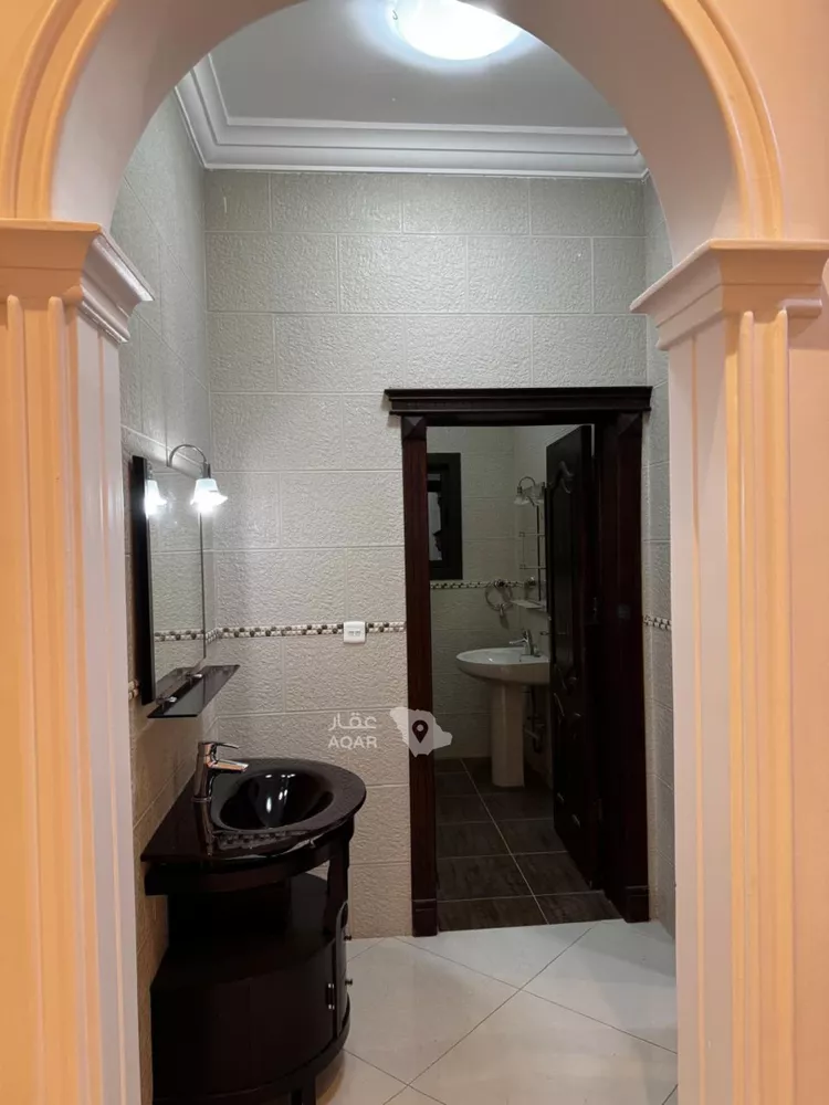 Floor for Rent in Jeddah Al Basateen 6
