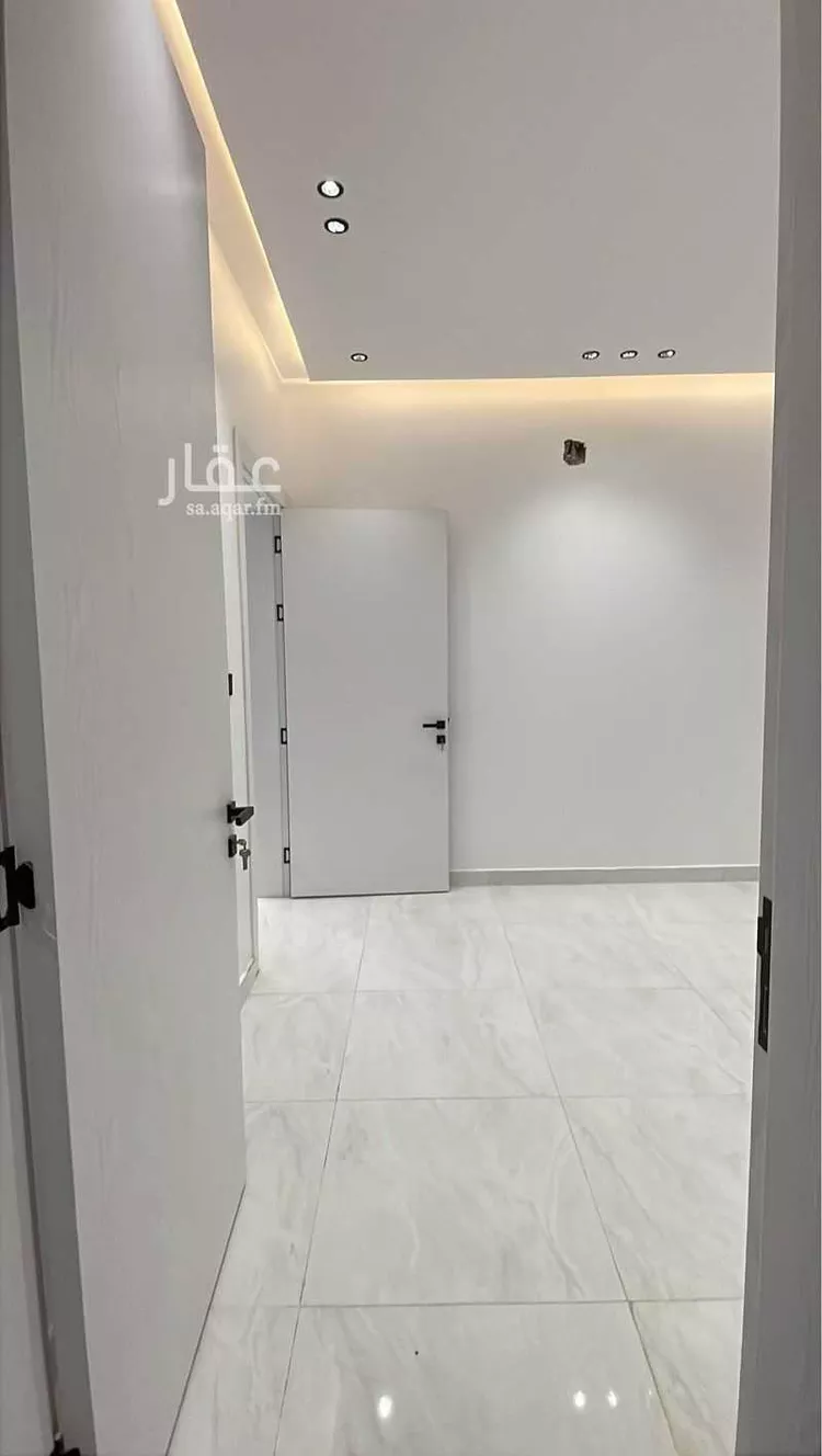 فيلا للبيع في شارع الصيرفي, حي النظيم, مدينة الرياض, منطقة الرياض صورة 3