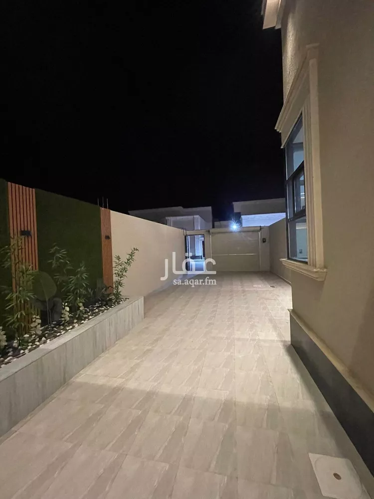 عمارة للبيع في شارع YR103, حي اليرموك, مدينة حفر الباطن, المنطقة الشرقية صورة 2