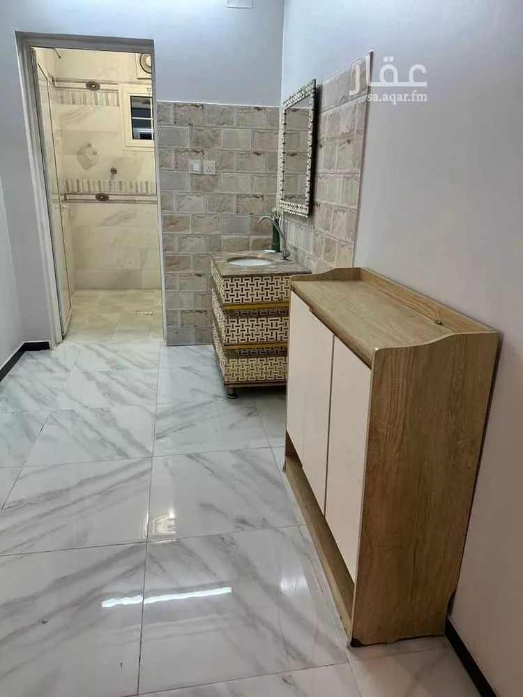 Floor for Rent in Abu `Arish Ar Rabie 25