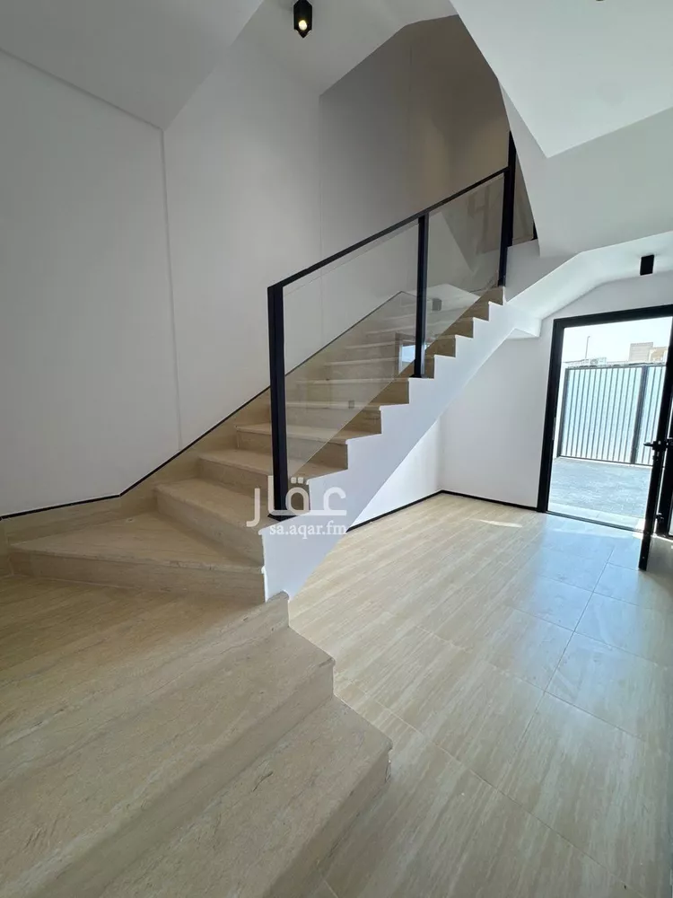 فيلا للإيجار في شارع حسن الابريقي, حي الراكة الجنوبية, مدينة الخبر, المنطقة الشرقية صورة 5