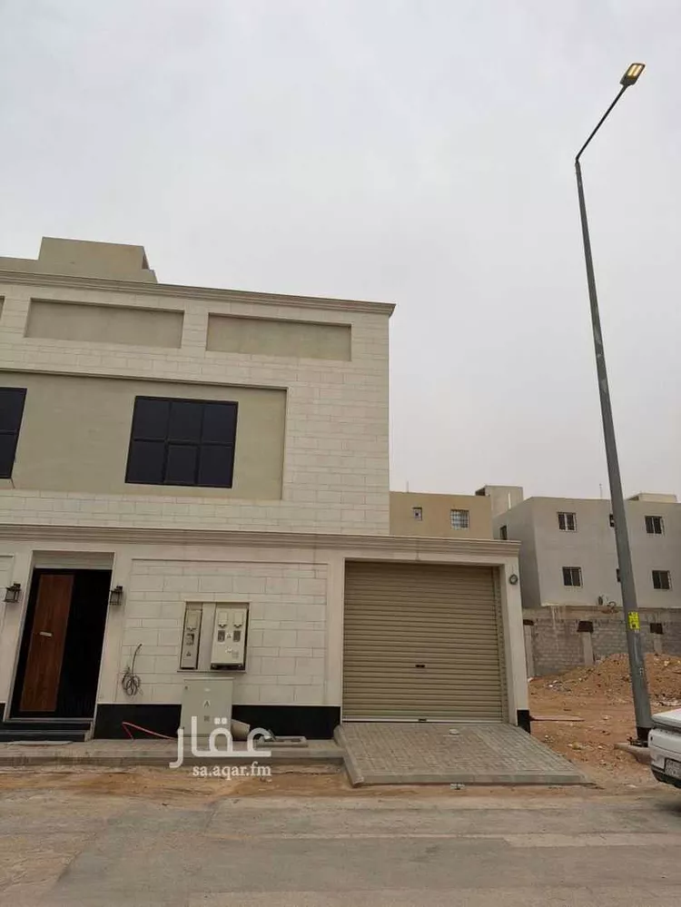 فيلا للبيع في شارع إبراهيم بن إدريس المالكي, حي الرمال, مدينة الرياض, منطقة الرياض صورة 3